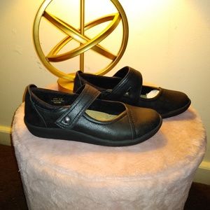 ***BRAND NEW*** Black shoe